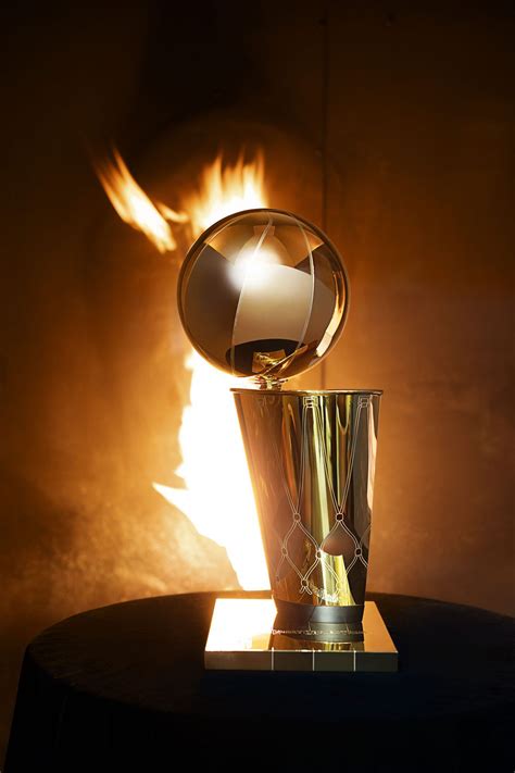 larry o'brien championship trophy.